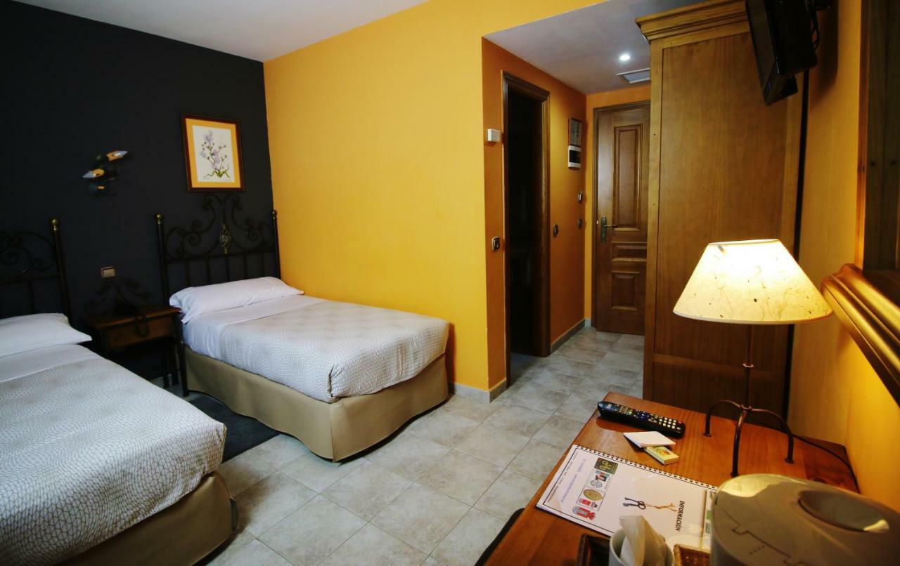 Posada Del Camino Real Torrelaguna Esterno foto